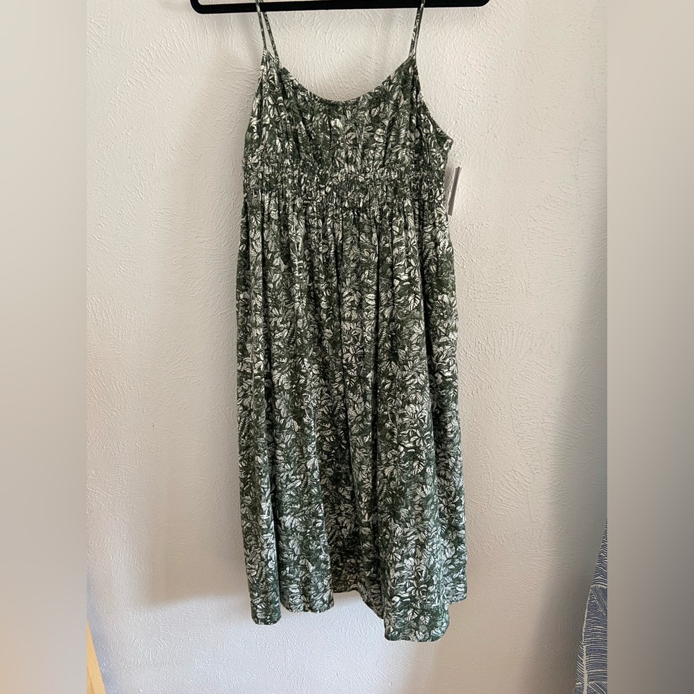 NWT summer floral dress w/ pockets!